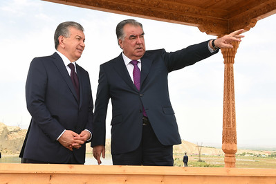 Президент Республики Таджикистан Эмомали Рахмон и Президент Республики Узбекистан Шавкат Мирзиёев посетили Кайраккумскую гидроэлектростанцию